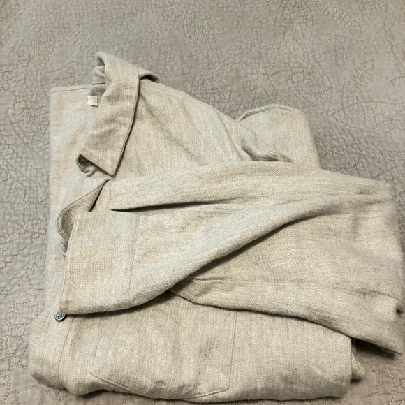 Casual Light Gray Button-Up Shirt - Picture 3 of 3